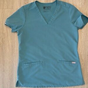Figs Casma Three-Pocket Scrub Top in Hydrogreen